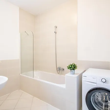 Prime - Bright 2 Bedroom Family Apartament *